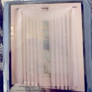 Window scarves in Slate color.  1 per pack.  59 in X 144 in. Style- Monte Carlo